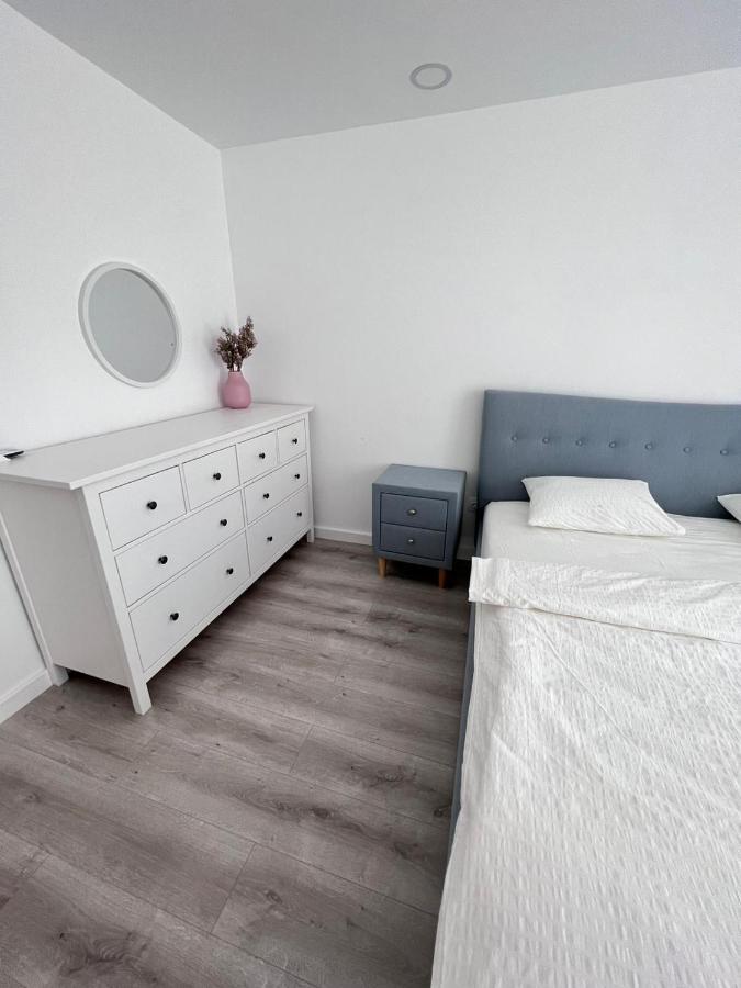 Cosmopolis Bliss: Your Home Away From Home Stefanestii de Jos Экстерьер фото